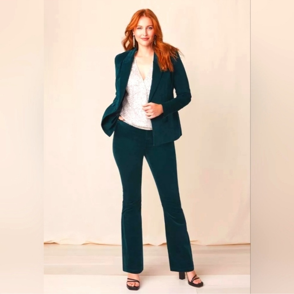 NWT Matilda Jane Good Hart Evergreen Velvet Flare Pant